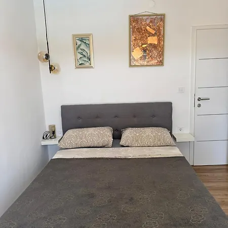 Klari فيلة Podusje